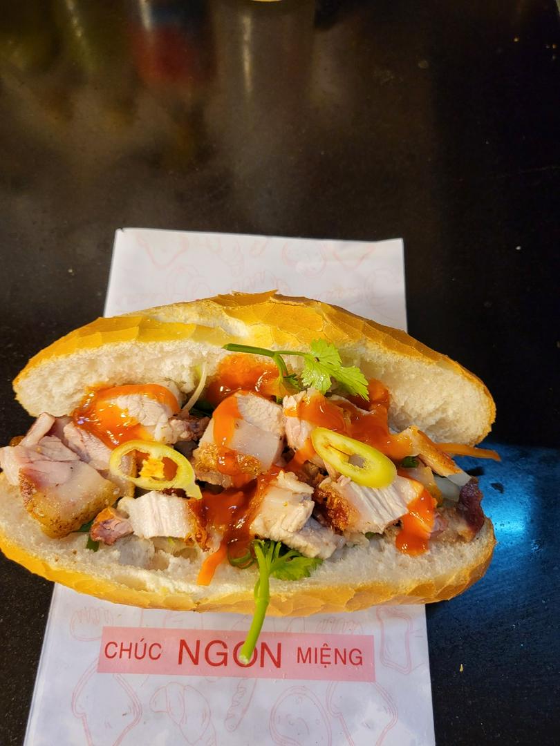 banh-mi-heo-quay