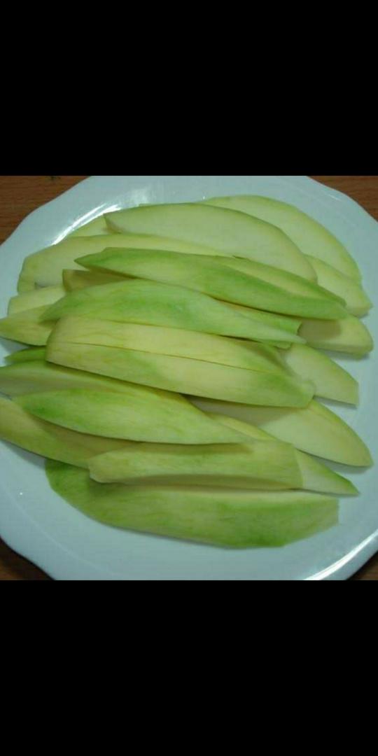 xoai-xanh-1-hop-lon-kem-muoi-chua-cay