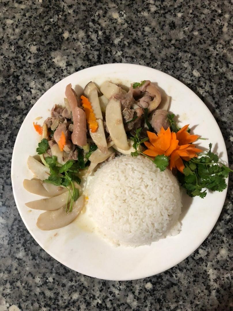 com-trang-ga-xao-nam