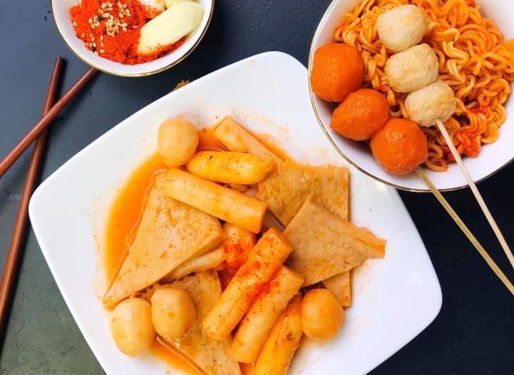 mi-cay-tokbokki-phien-ban-sieu-to-khong-lo