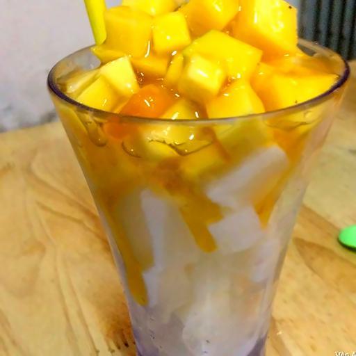 sua-chua-deo-xat-mieng-xoai-tuoi