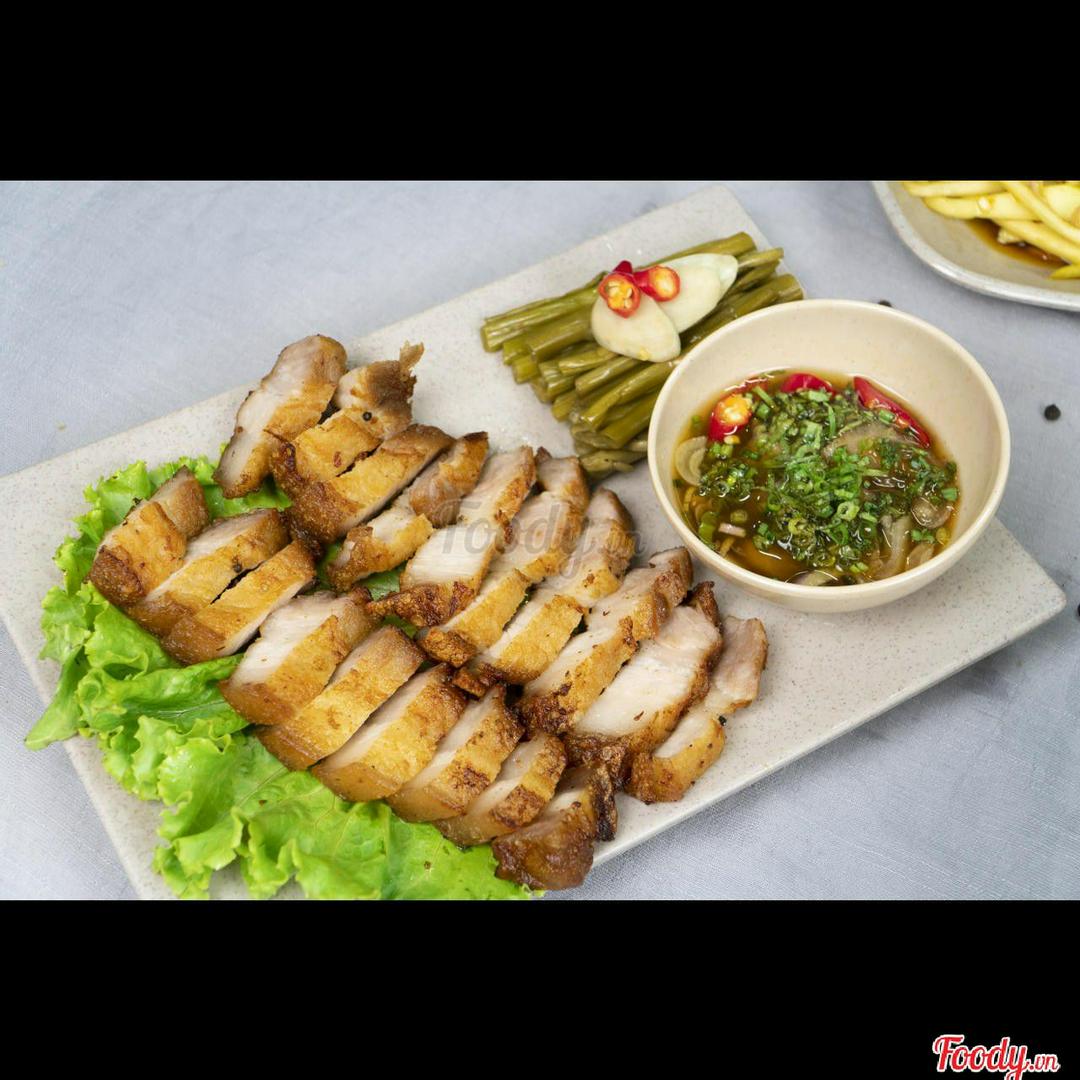 ba-chi-heo-sot-khao-san