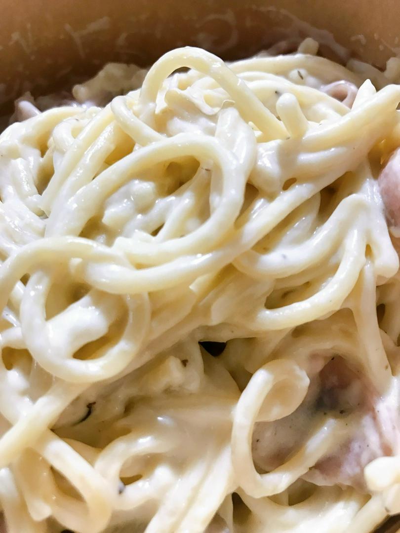 spaghetti-luon-ngong-xong-khoi-sot-kem-nam