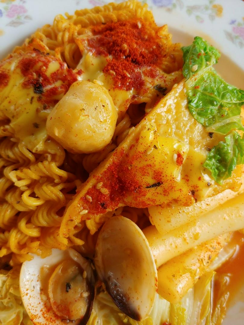 mi-cay-tokbokki-thap-cam-sieu-sieu-to