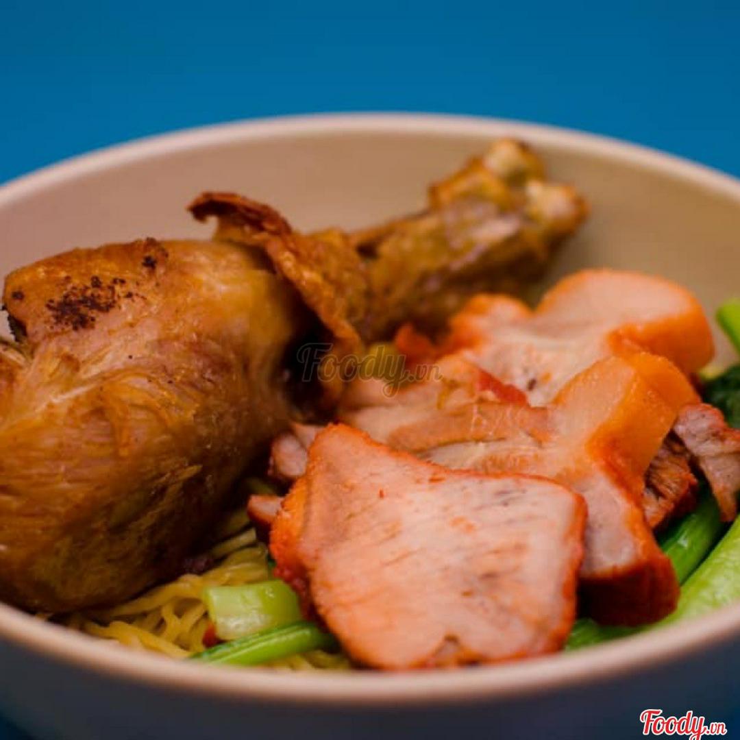 hu-tieu-xa-xiu-ga-quay-kho