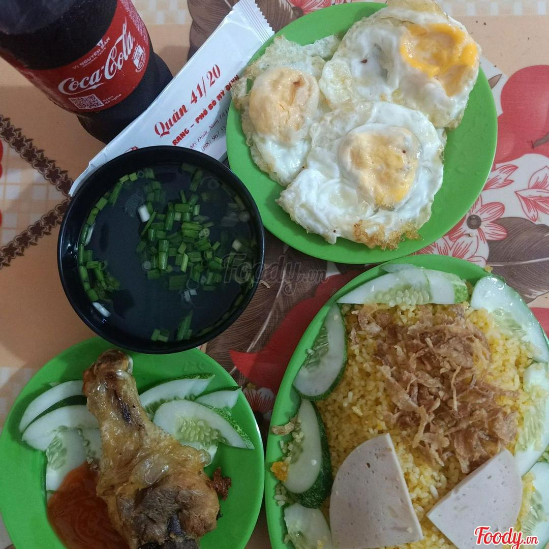 com-rang-ui-ga-chien-coca-trung-op-kem-rau