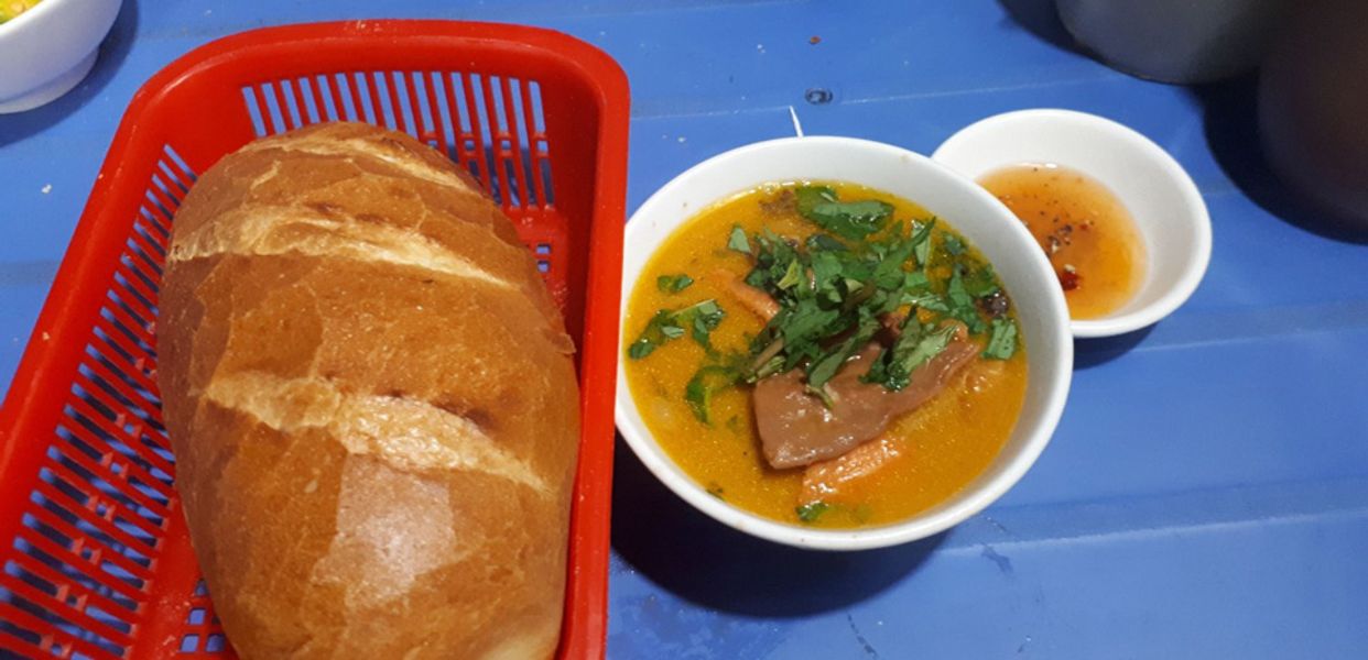 co-thu-pha-lau-bo-xom-chieu