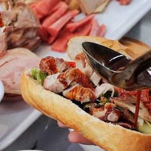 banh-mi-thit-cha-heo-quay