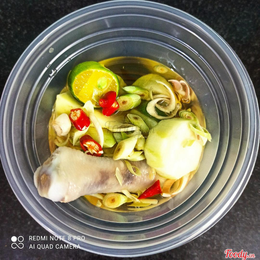 chan-ga-co-xuong-sa-tac-1-chan