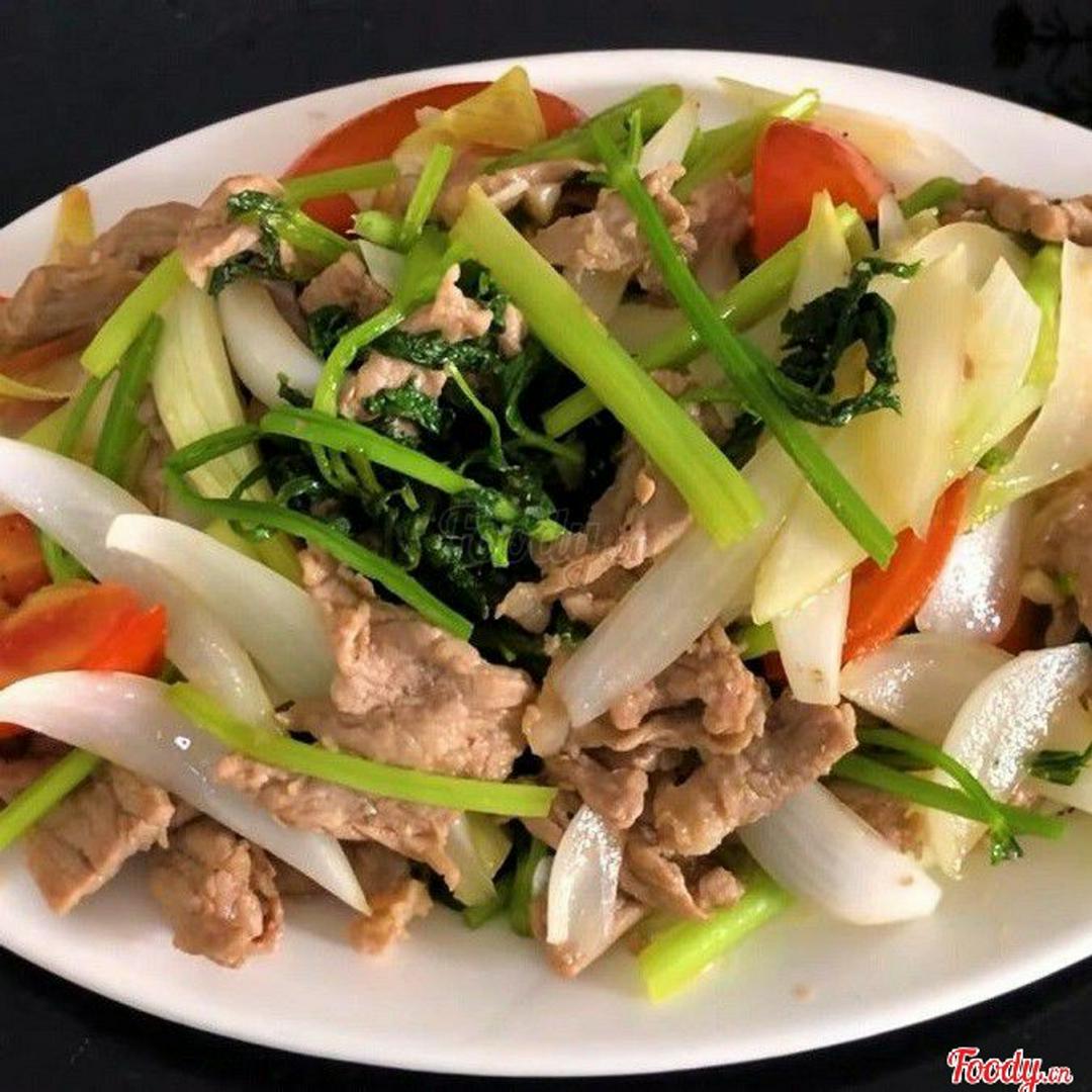 com-chien-bo-xao-cu-hanh-tay