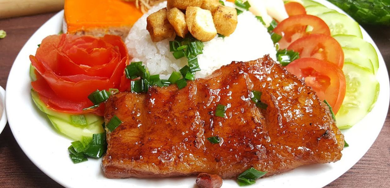 quan-com-dung-chuan-vi-que-nha-phan-ba-phien