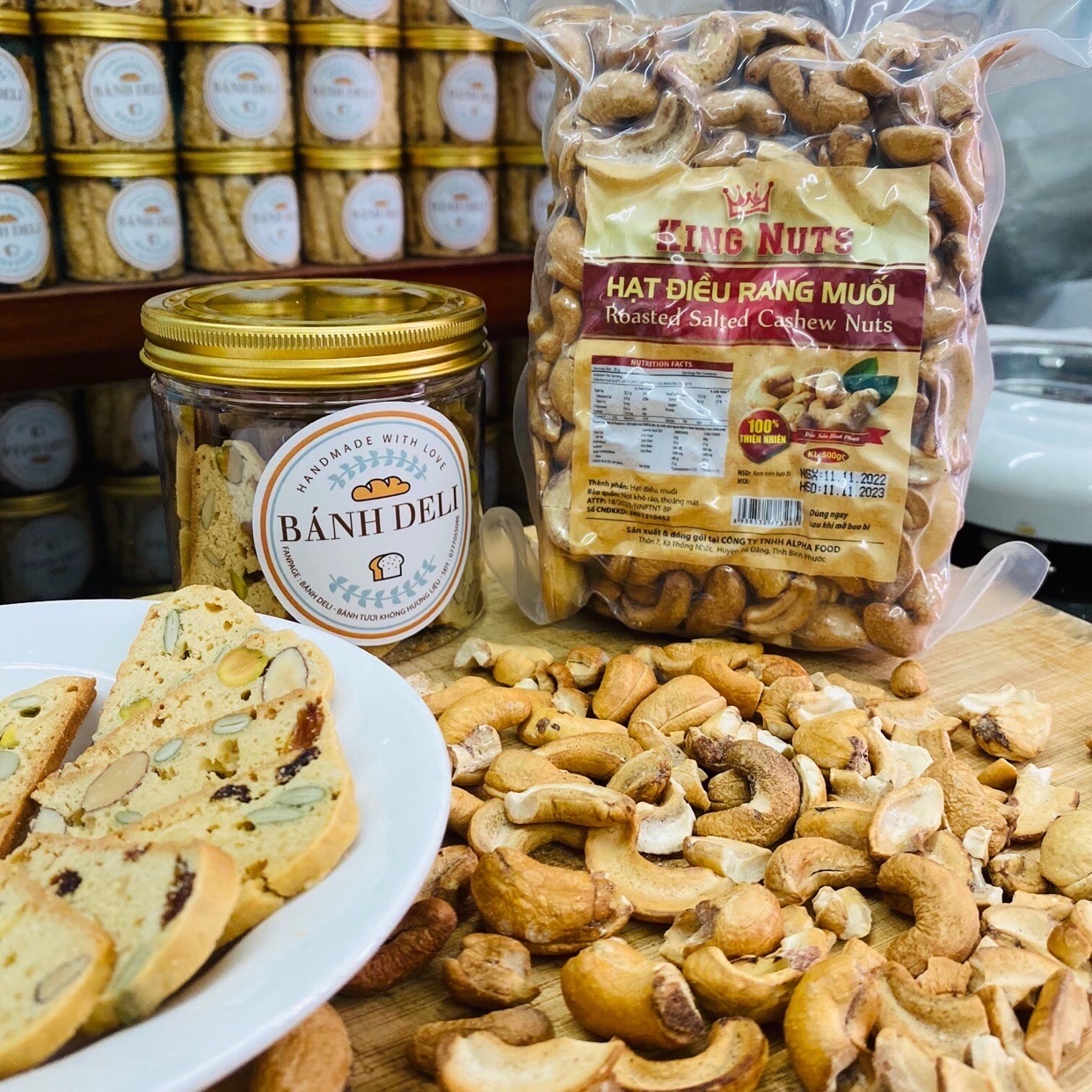 combo-an-kieng-1-biscosti-hop-100gr-1-hat-ieu-rang-muoi-hieu-king-nuts-tui-500gr