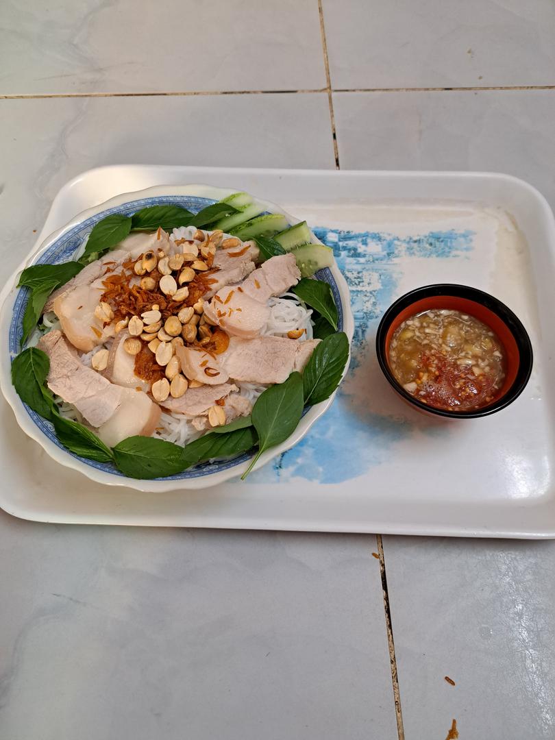 bun-thit-luoc-mam-niem-hoac-mam-chua-ngot