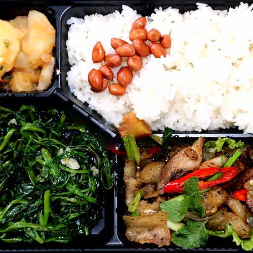 com-thit-rang-chay-canh