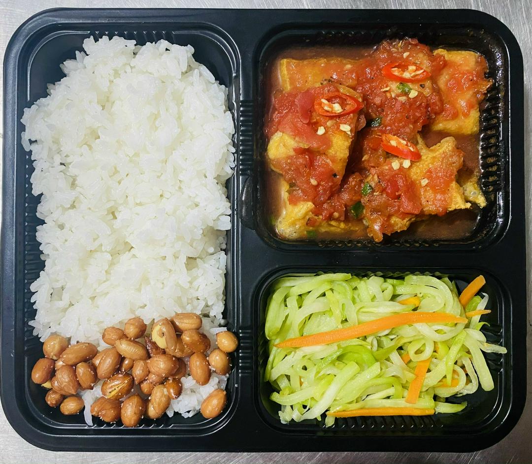 com-cha-ca-sot-ca-chua-coca-300ml