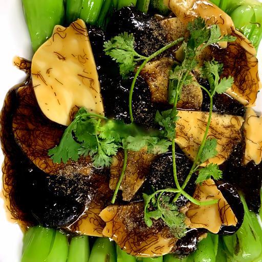 hai-sam-ong-co-toc-tien-chay