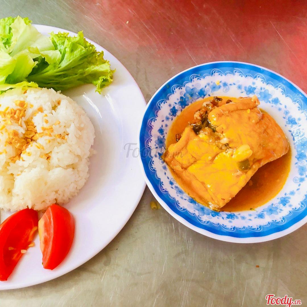 com-au-hu-nhoi-thit-sot-ca