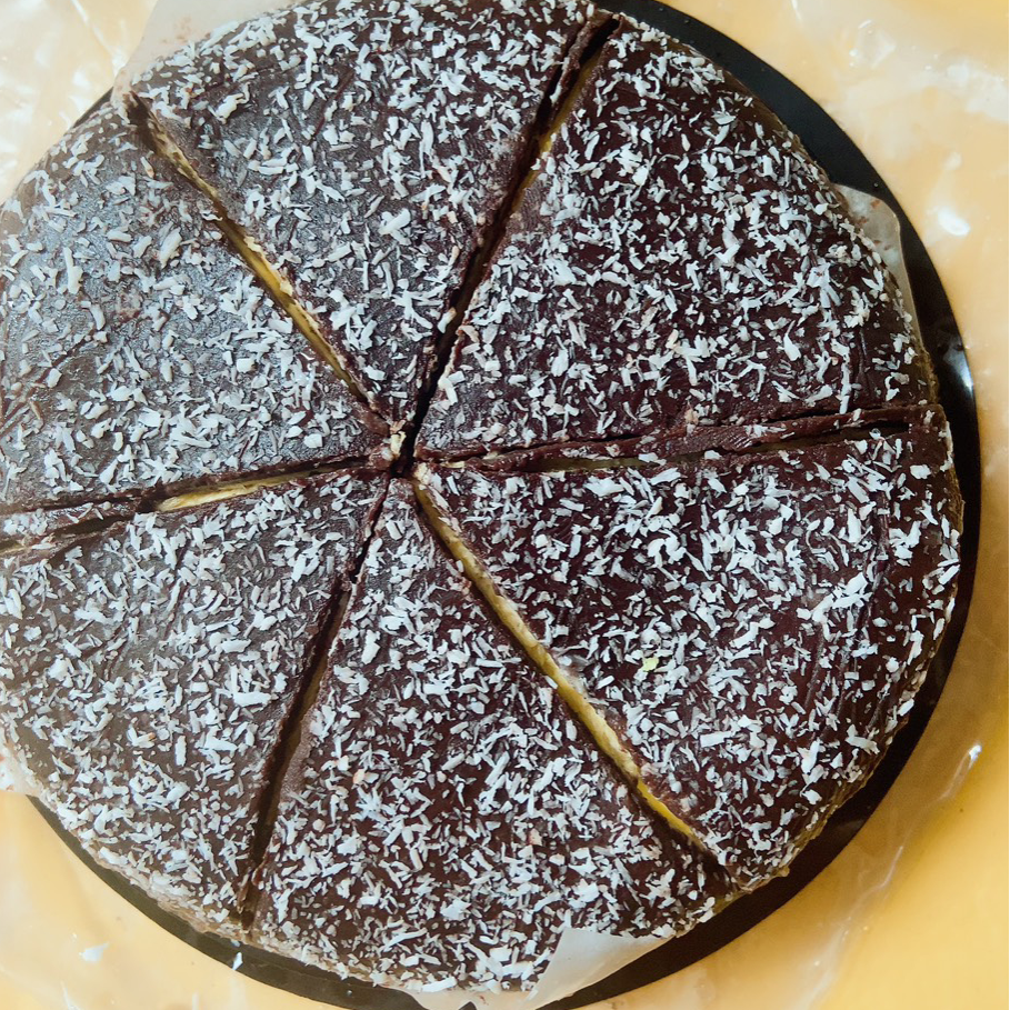 banh-crep-sau-rieng-sot-phu-sy-vi-oreo-size-12cm