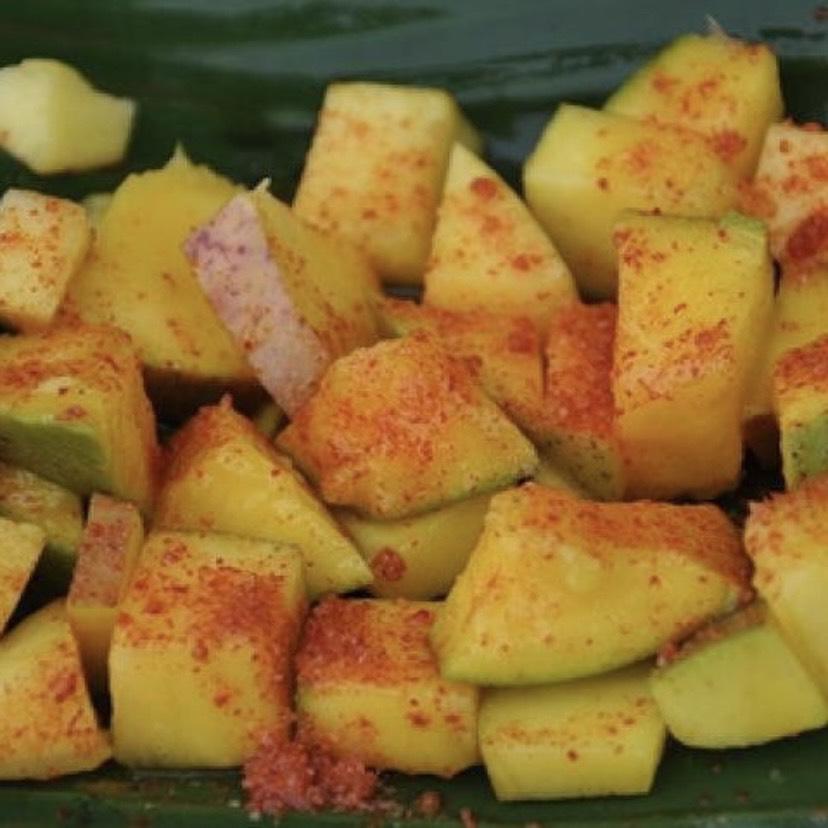 xoai-cham-muoi-tom-ly-lon