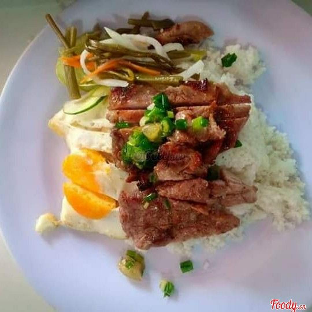 com-tam-suon-mieng-op-la