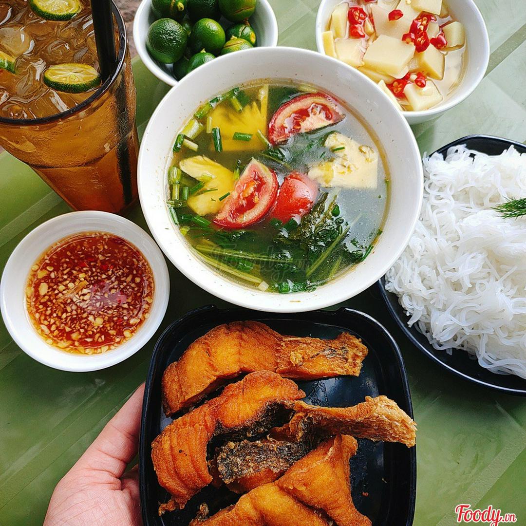 bun-ca-cham-gion-tra-quat-tuoi