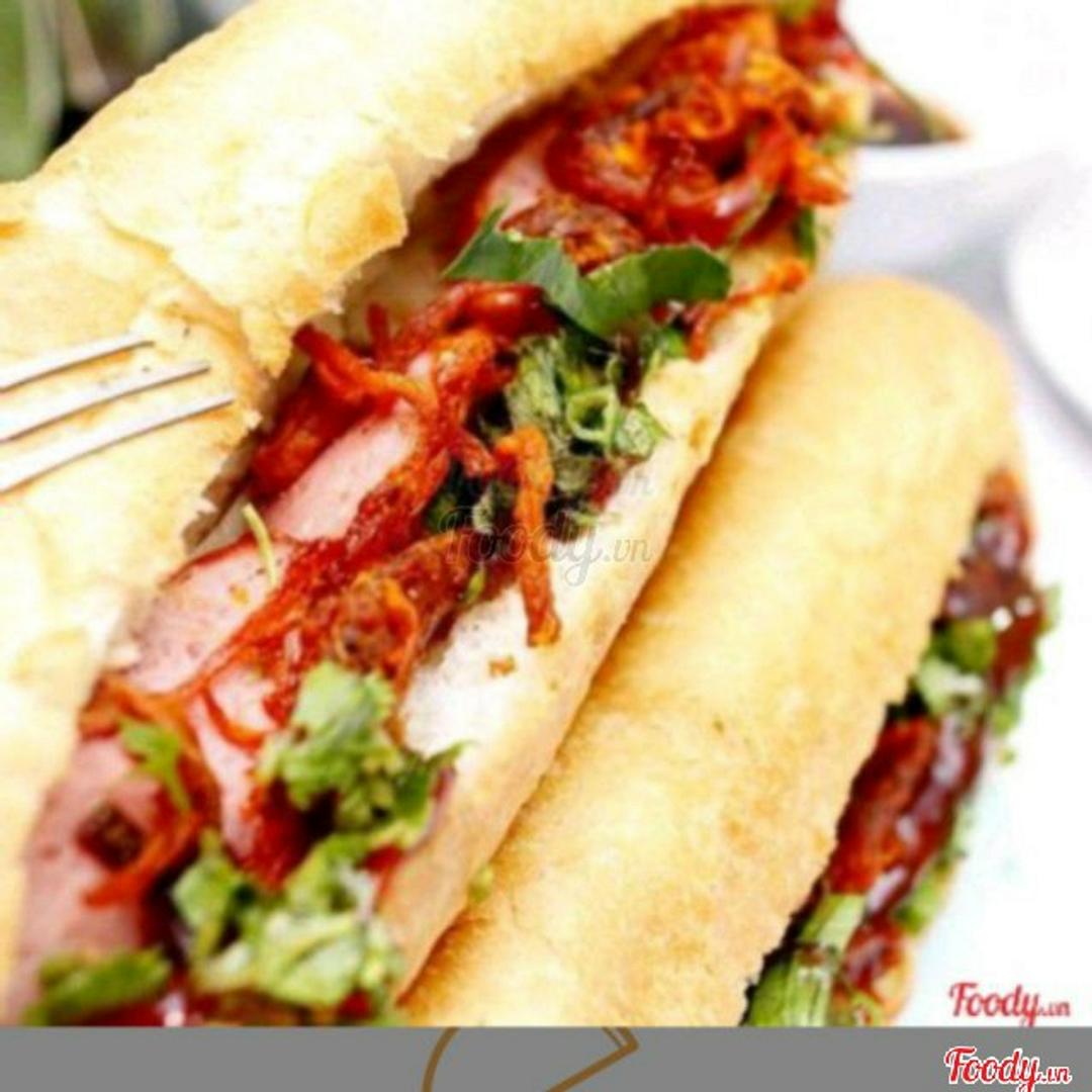 banh-mi-pate-trung-bo-kho