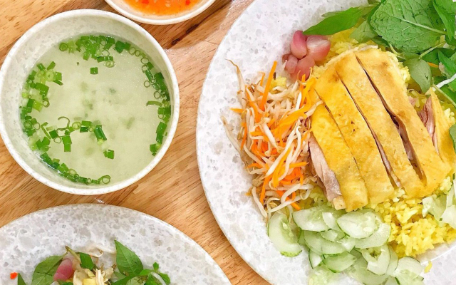 tuyet-nhung-com-ga-phu-yen-lac-trung