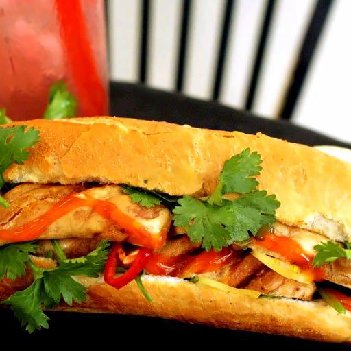 banh-my-pate-xuc-xich