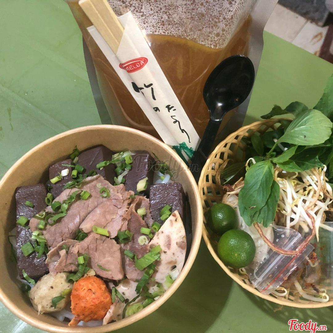 bun-bo-hue-bo-mong-thay-bang-tiet