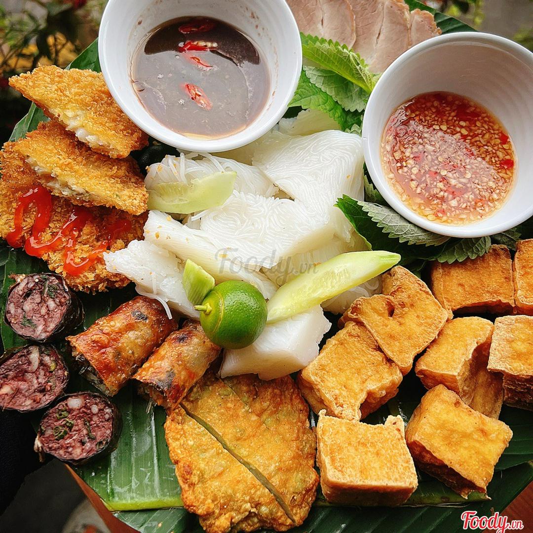 bun-au-ac-biet-ca-chien-xu