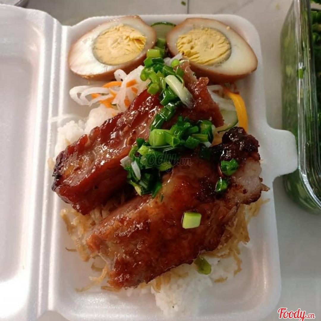 com-tam-suon-cay-trung-kho