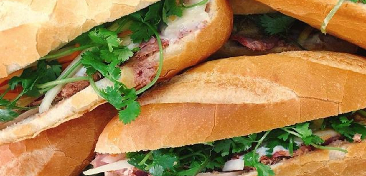 ngoc-banh-mi-mi-tron-indomie-o-an-vat-phuc-tan