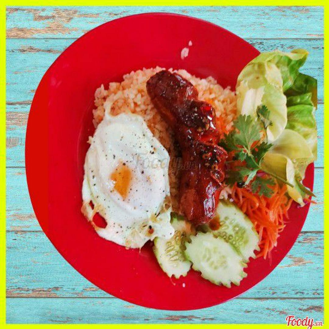 com-xuc-xich-op-la-sot-tieu-en