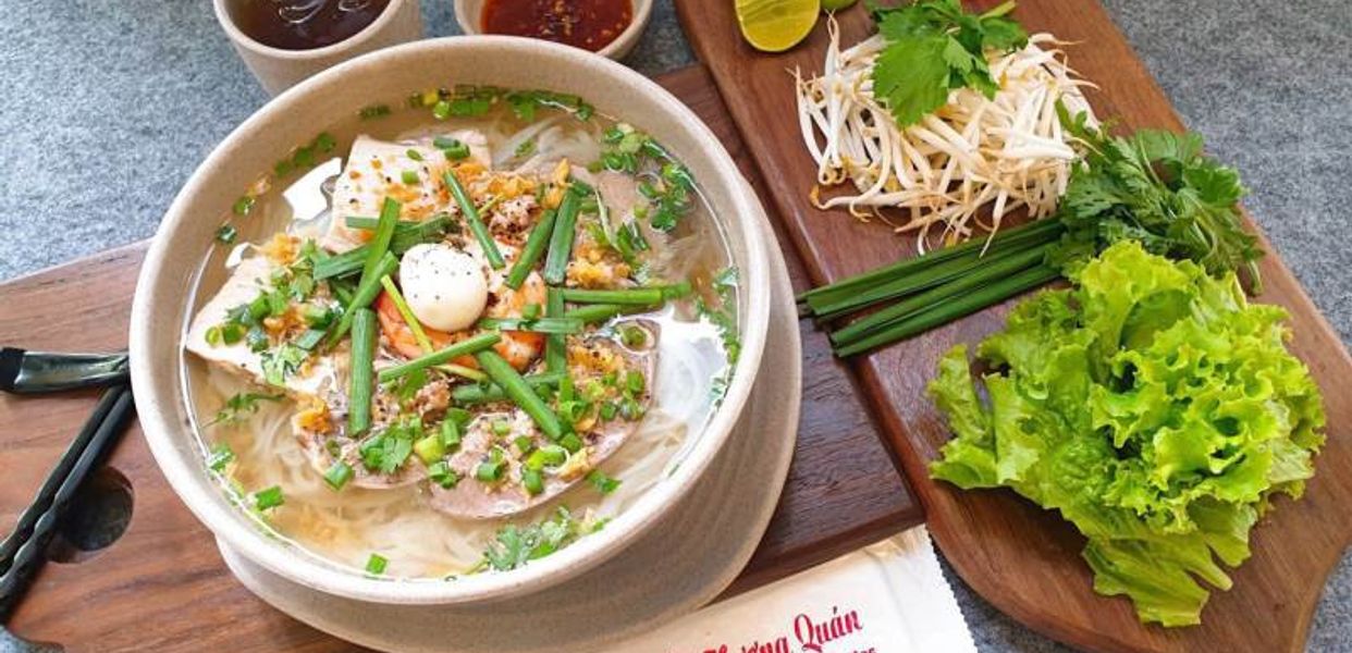 quan-co-kim-hu-tieu-nam-vang-bun-moc