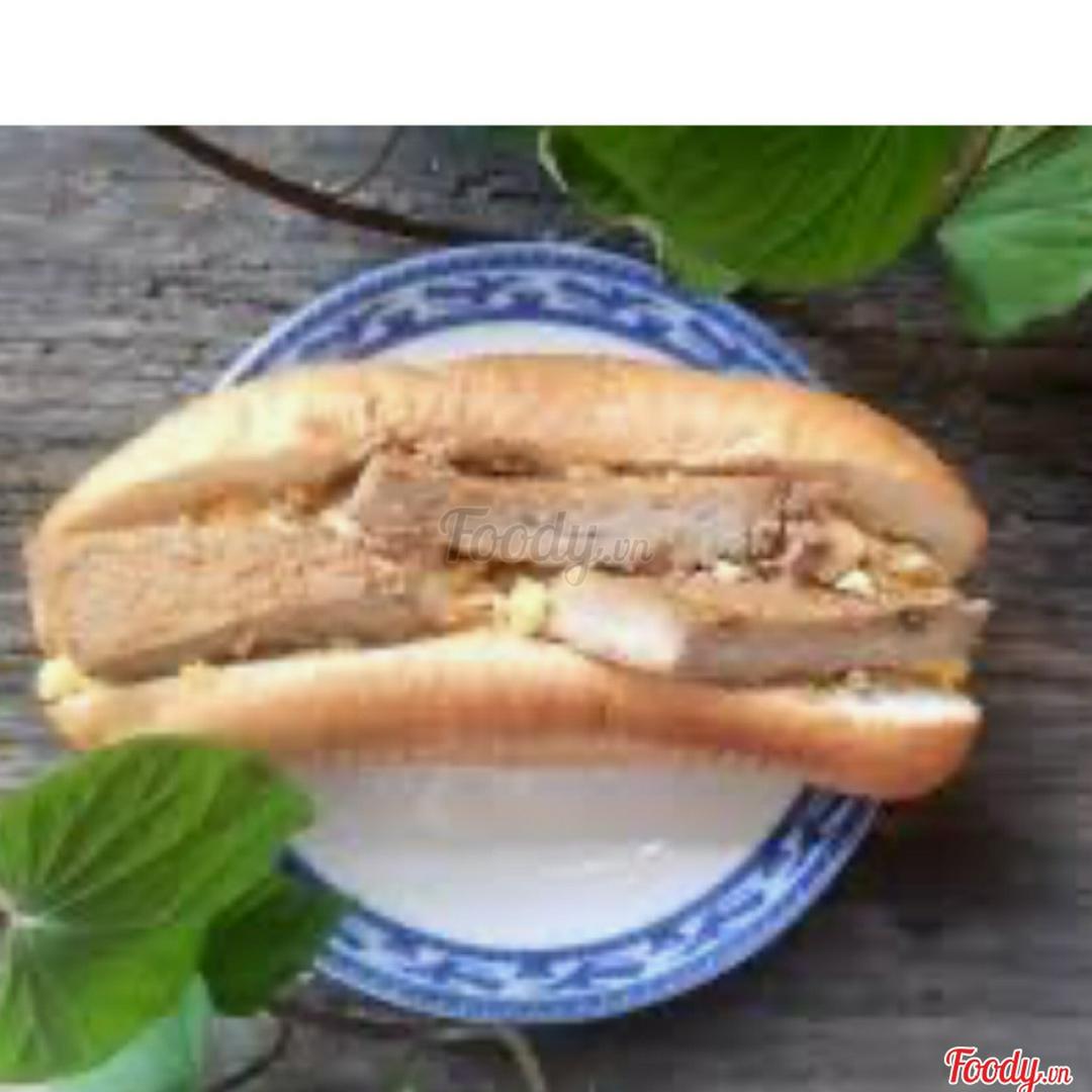 banh-mi-trung-cha
