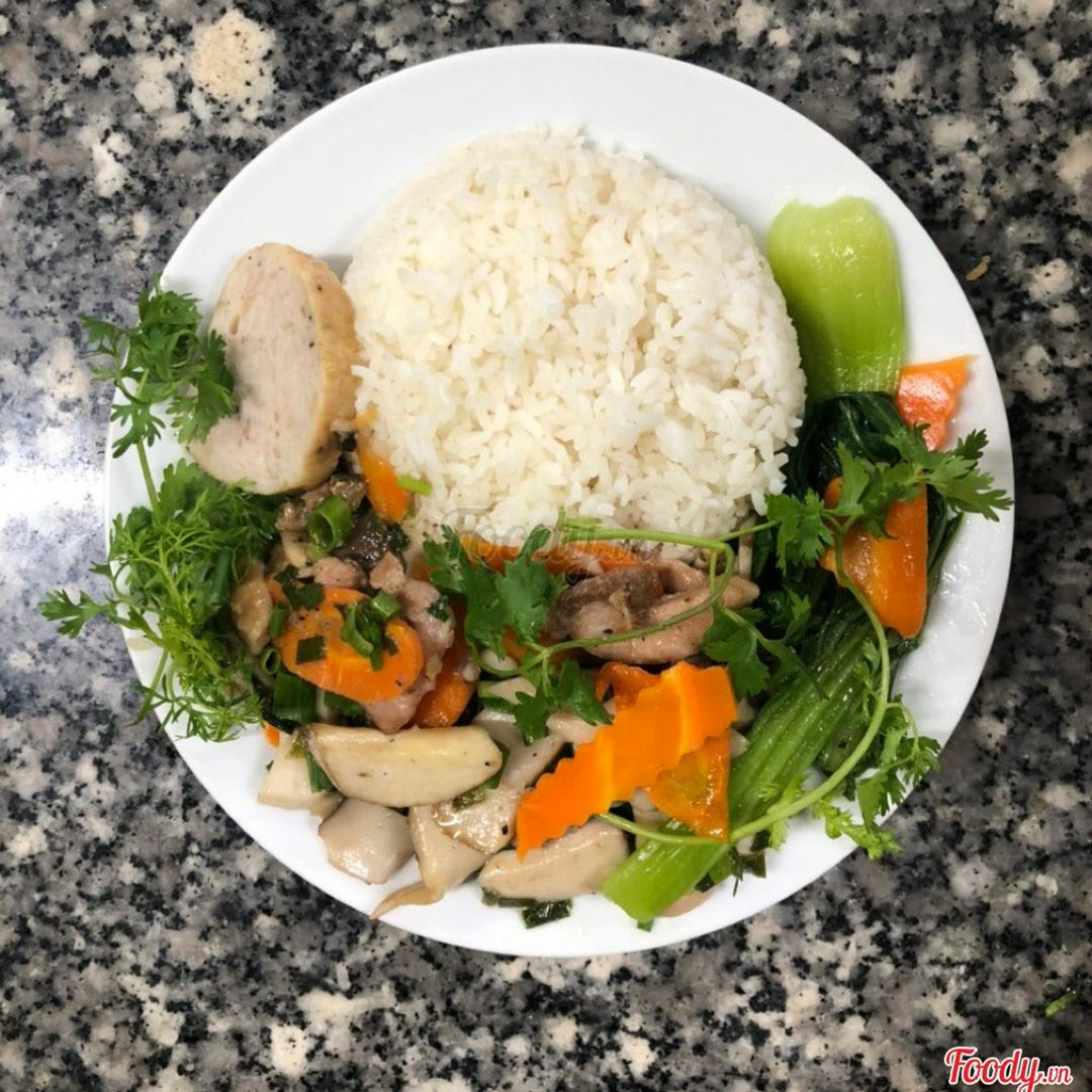 com-trang-ga-xao-nam