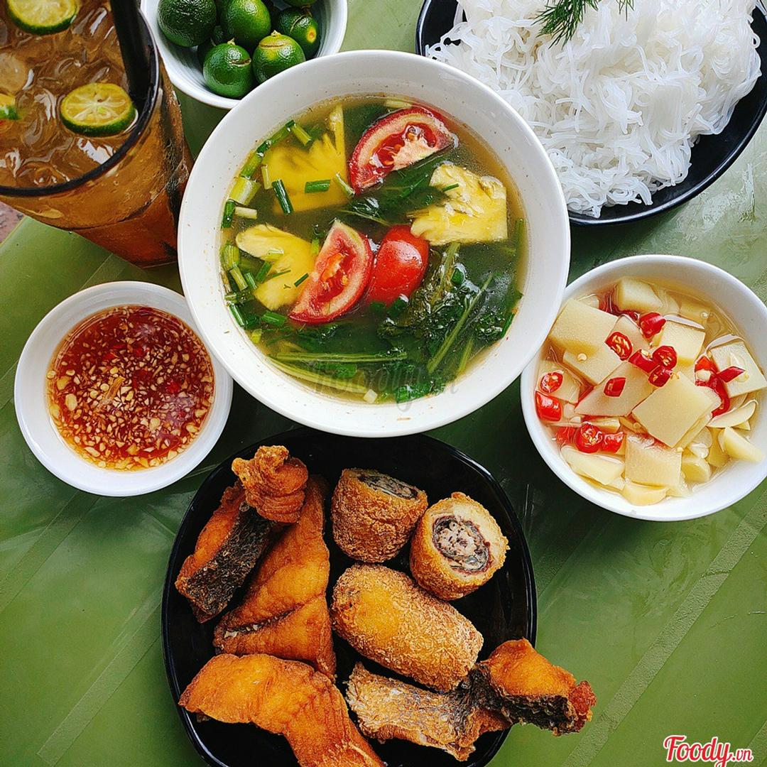 bun-ca-cham-gion-2-ca-cuon-thit-chien-gion-tra-quat-tuoi