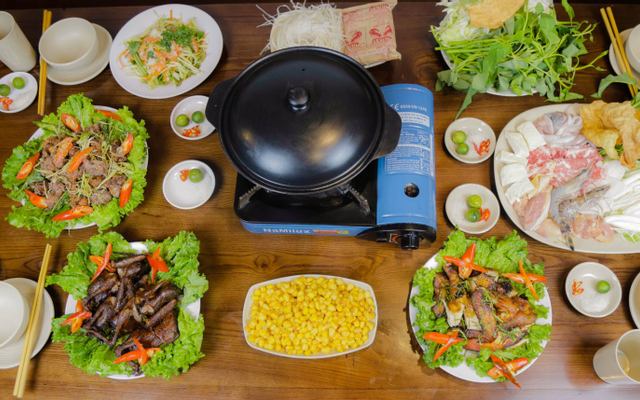 la-quan-lau-thai-hai-san-hang-luoc