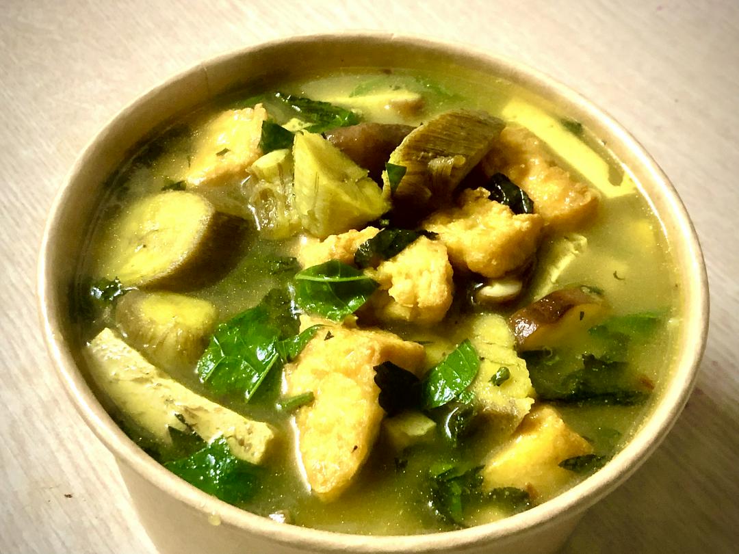 chuoi-au-om-kem-com-trang