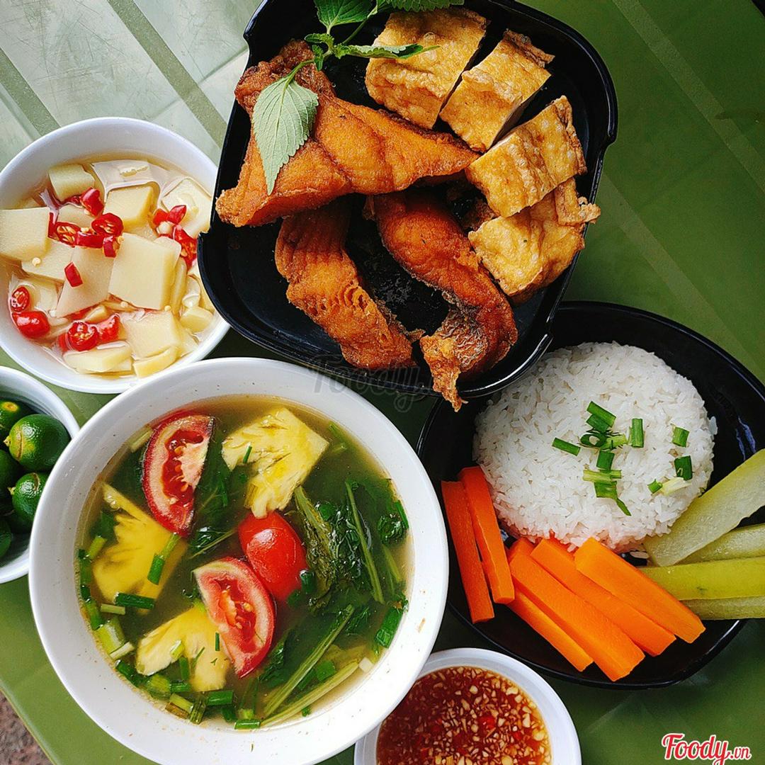 com-ca-cham-au-phu-chien-gion