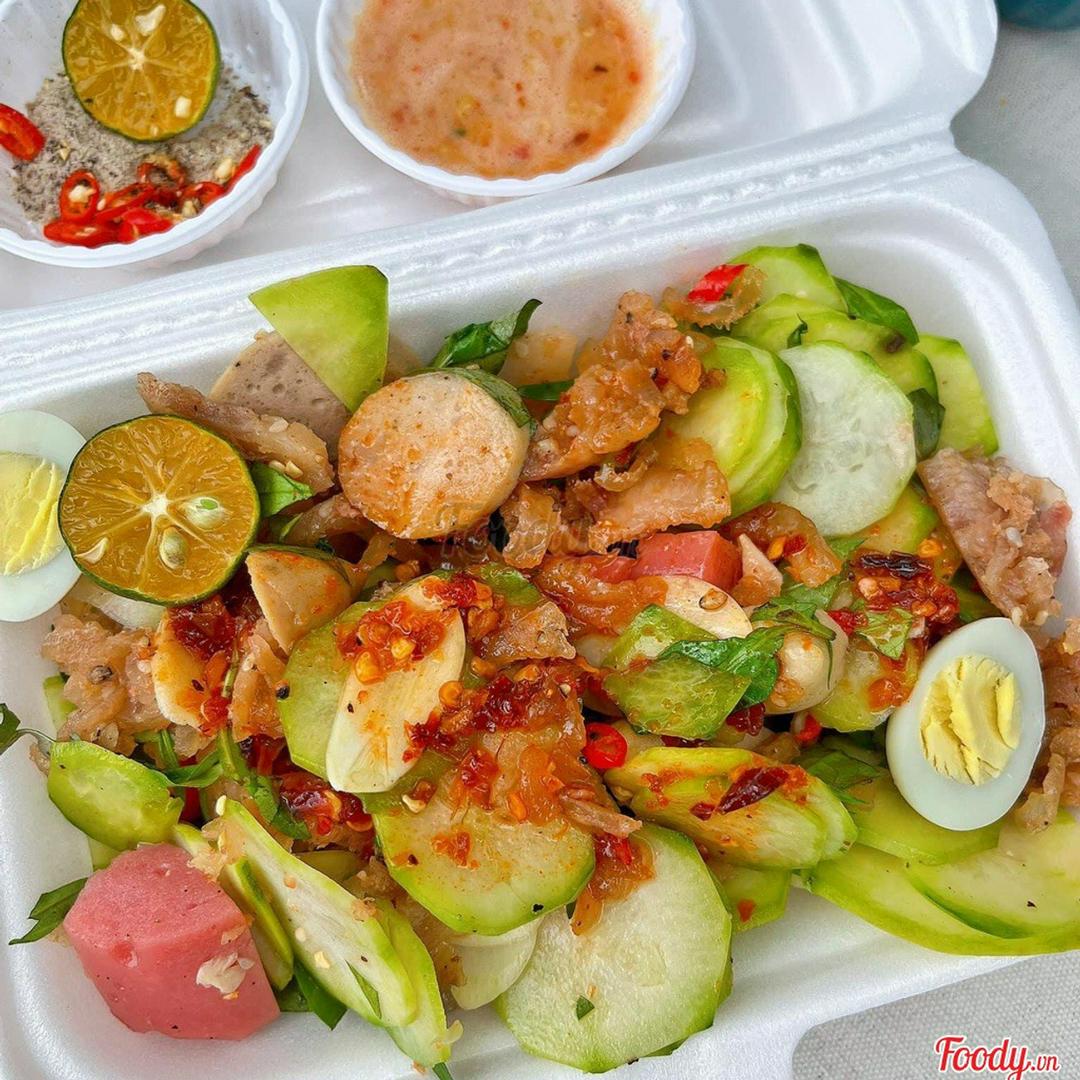 tre-tron-trung-cut-tang-kem-banh-phong-tom