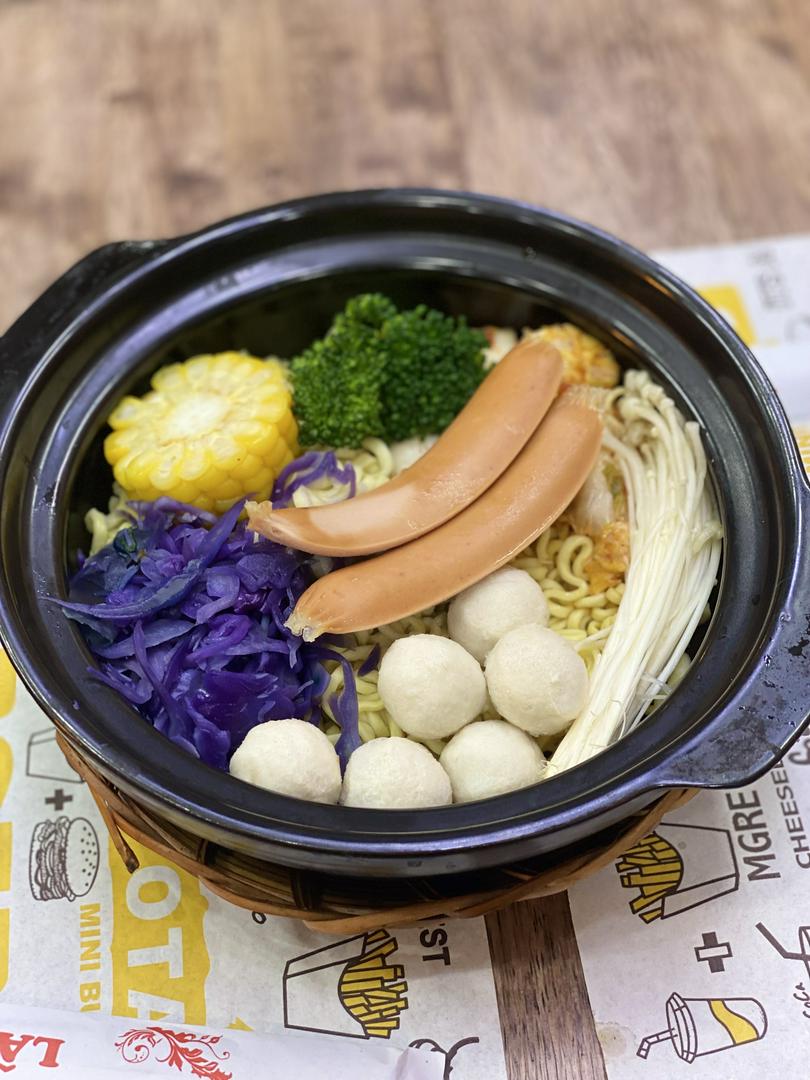 mi-cay-ca-vien-xuc-xich