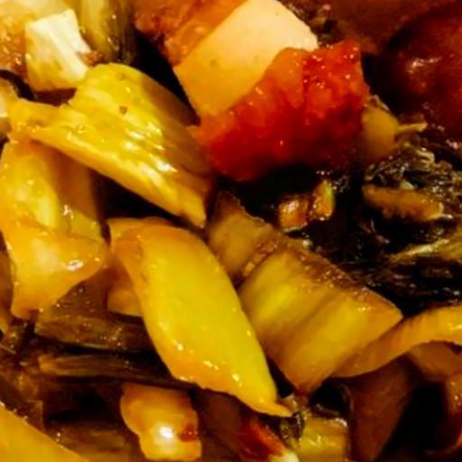 com-heo-quay-kho-cai-chua