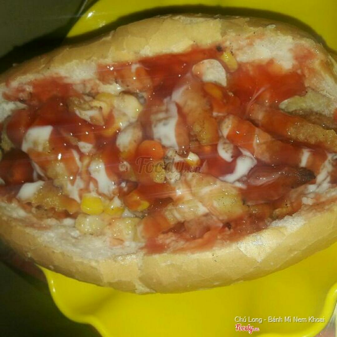 banh-mi-nem-khoai-ngo