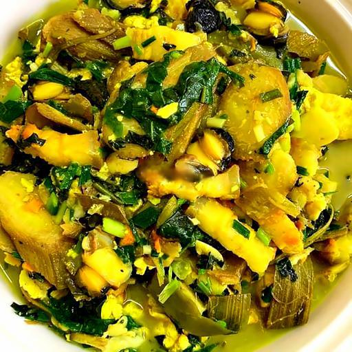 com-thit-om-chuoi-au-thit-sot-ca-chua-rau