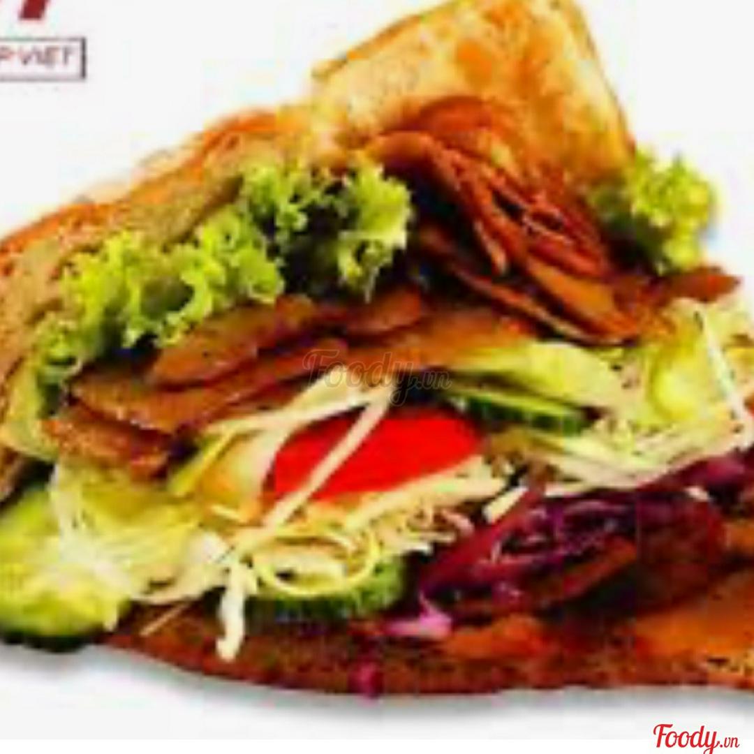 banh-my-ac-biet-tam-giac-kem-o-uong