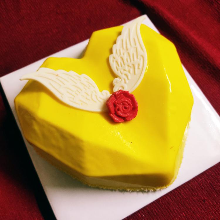 mango-heart-diamond-mousse-cake