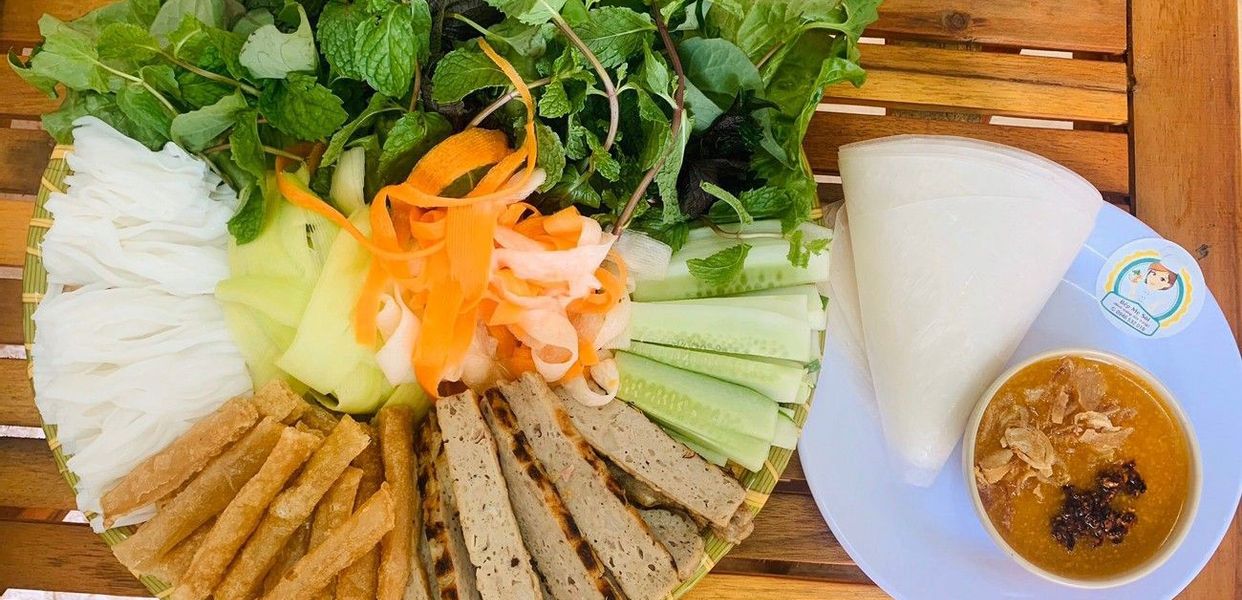 bep-me-soi-nem-nuong-nha-trang-cua-bac