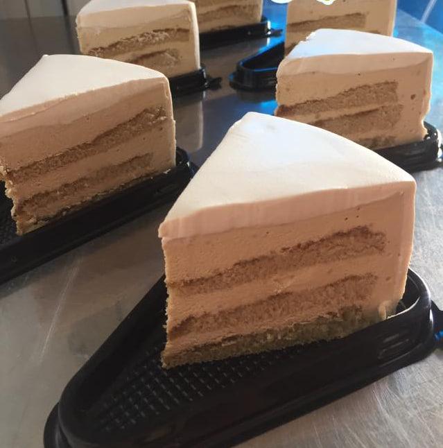 mousse-ca-phe-tam-giac-coffee-mouse-cake-wedge