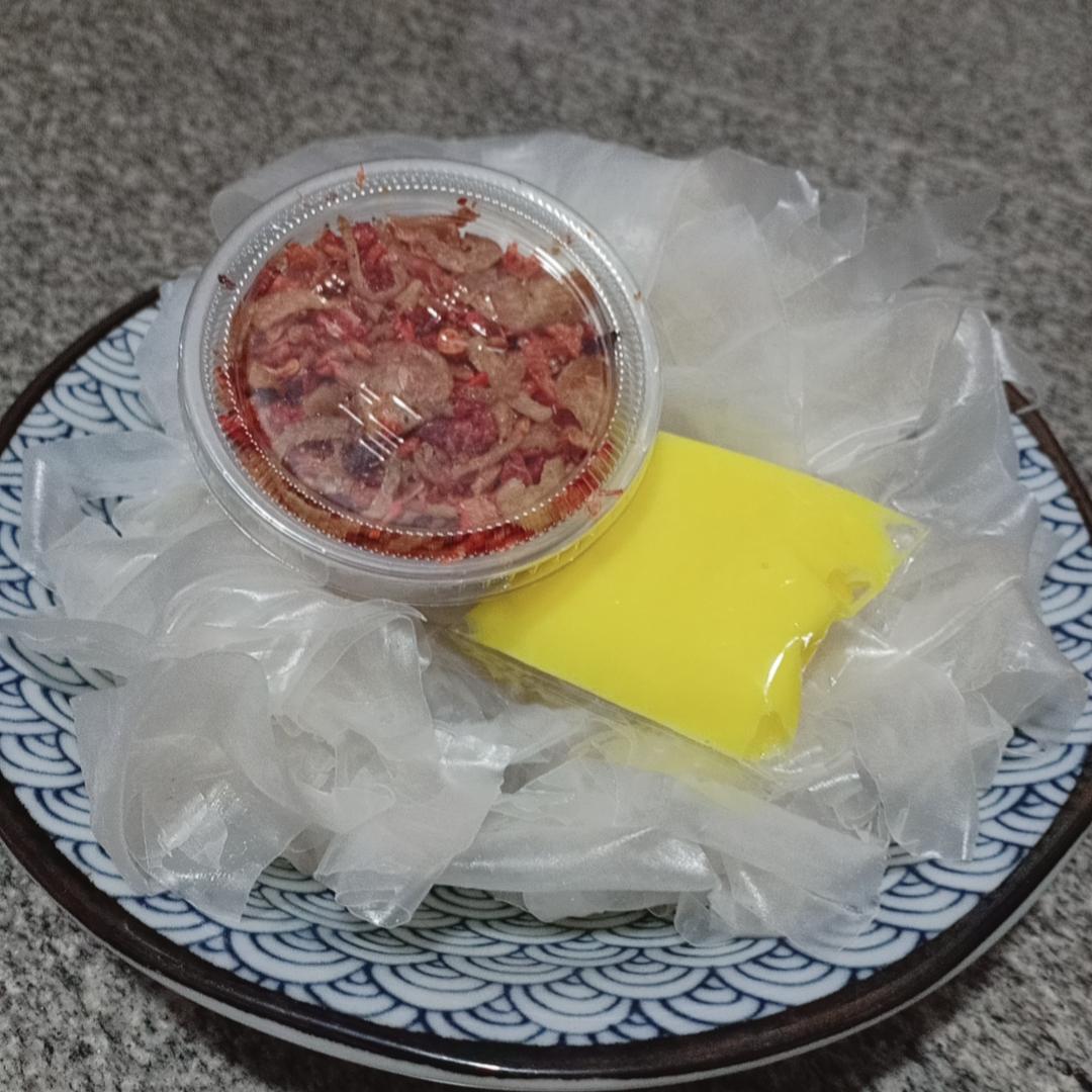 banh-trang-deo-soi-muoi-tom-hanh-bo